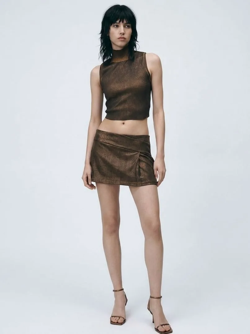 TOP DE CUELLO ALTO ZARA 